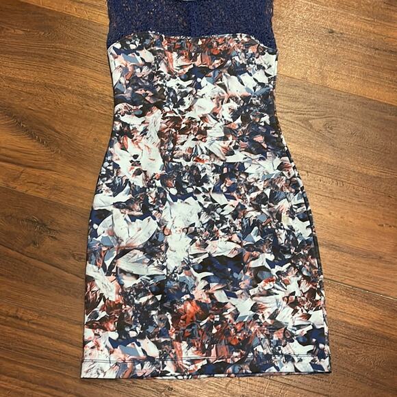 Kiind Of Dress abstract print with Crotchet upper detail MIDI Dress - Picture 3 of 4